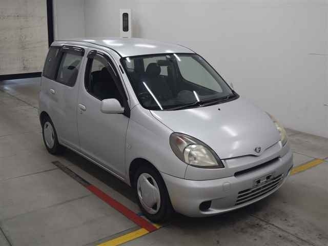 TOYOTA FUNCARGO 2000